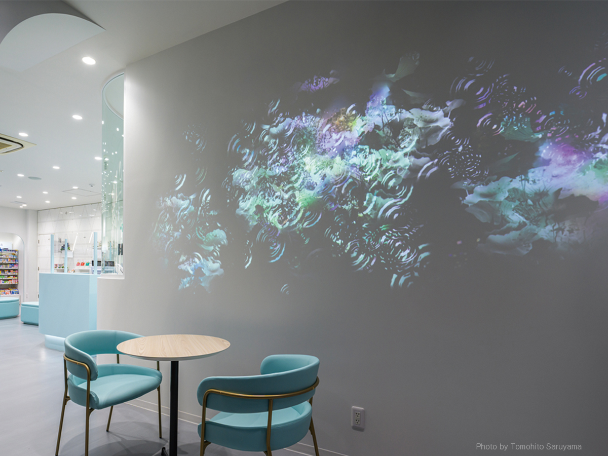 あけぼの薬局神田旗艦店（Ambient Wallアレンジ／待合室）